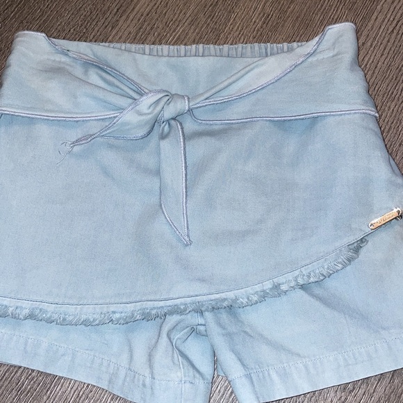 Girls Guess shorts/skort - Picture 2 of 6